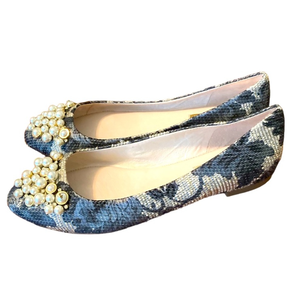 Louise Et Cie Flats With A Silver Metallic Floral Pattern And Pearls. Size 7.5